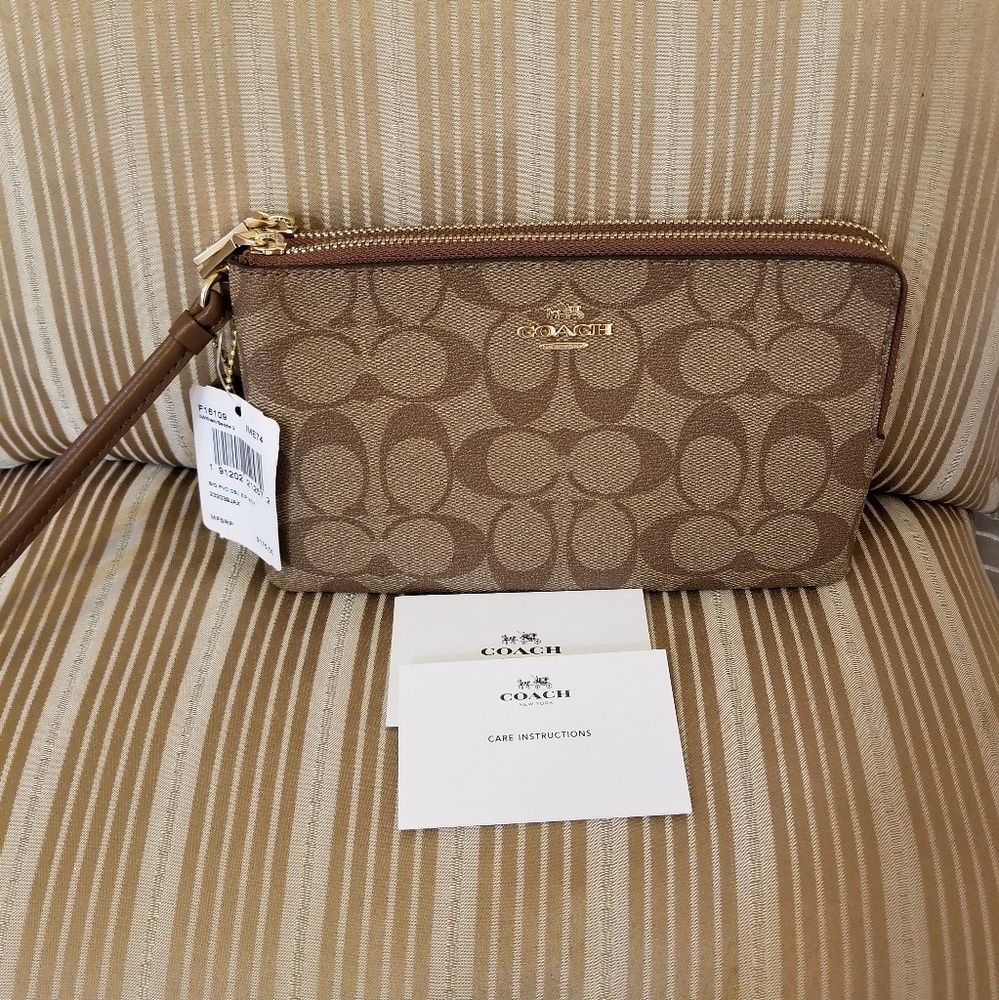 NWT Authentic Coach Wristlet Doubled Zipper